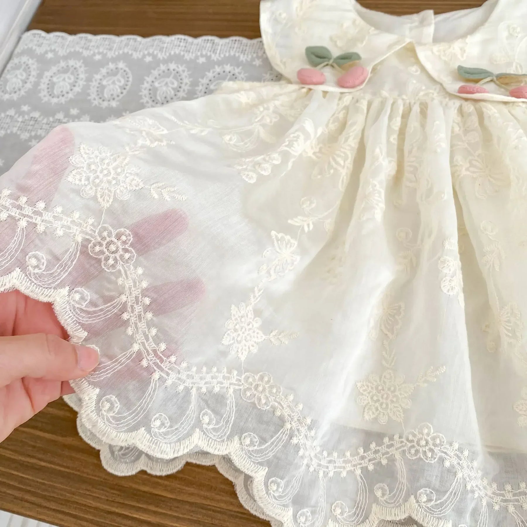 Vestido de Bebê Delicado Cereja