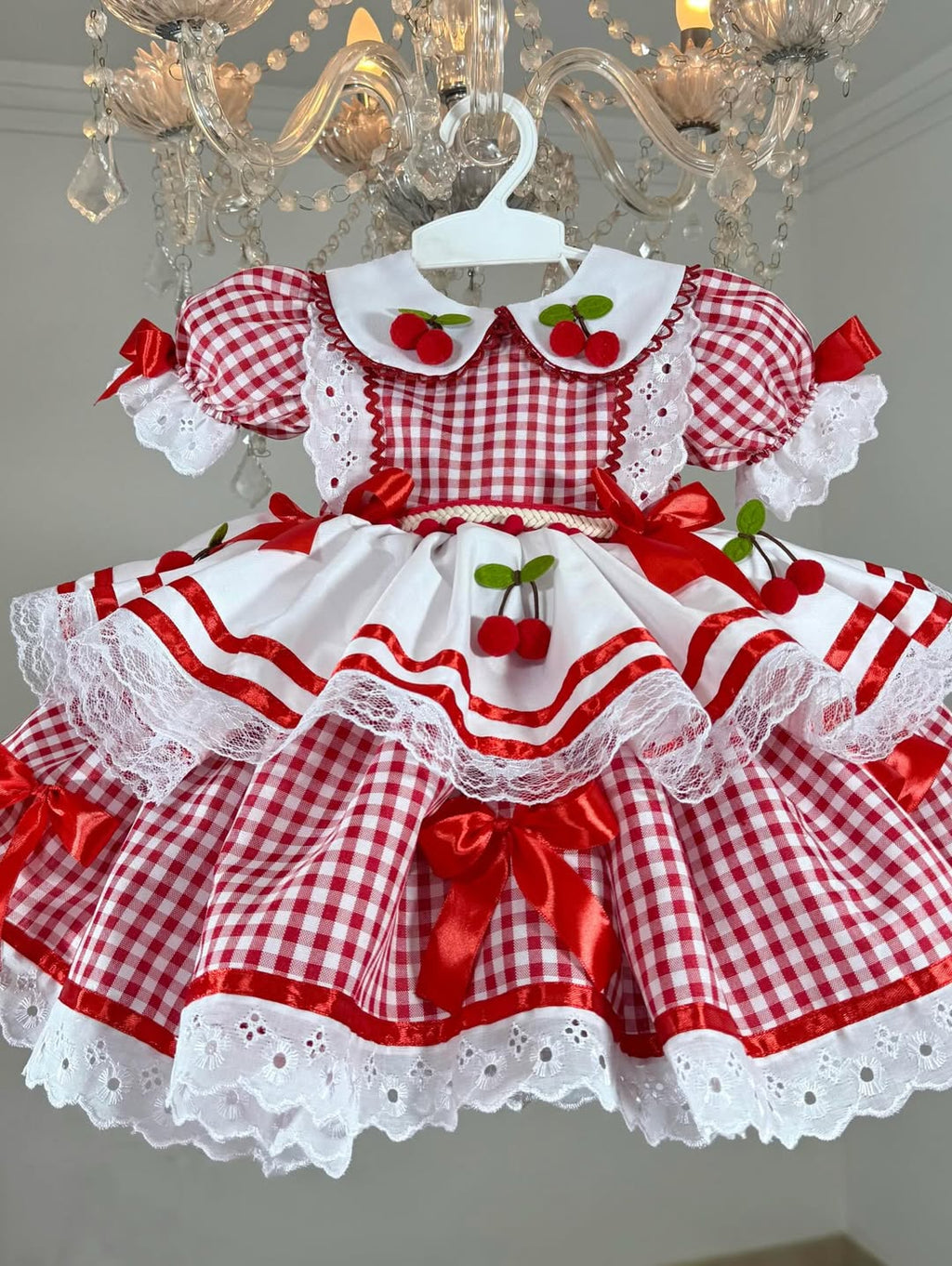 Vestido de Festa Junina - Xadrez com Aplicações de Cereja